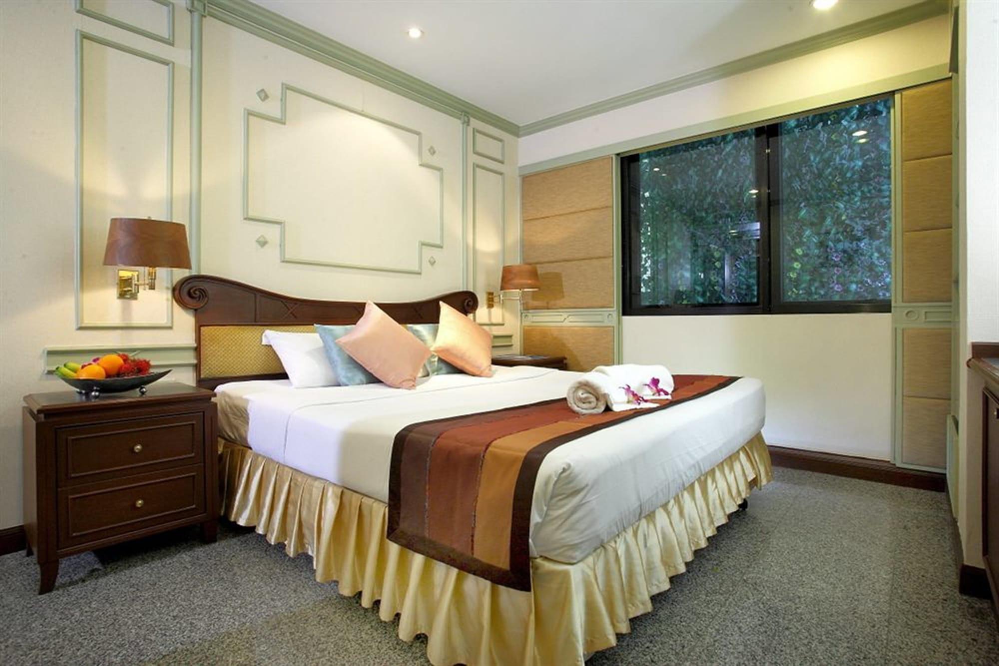 Majestic Suites Hotel Бангкок Экстерьер фото