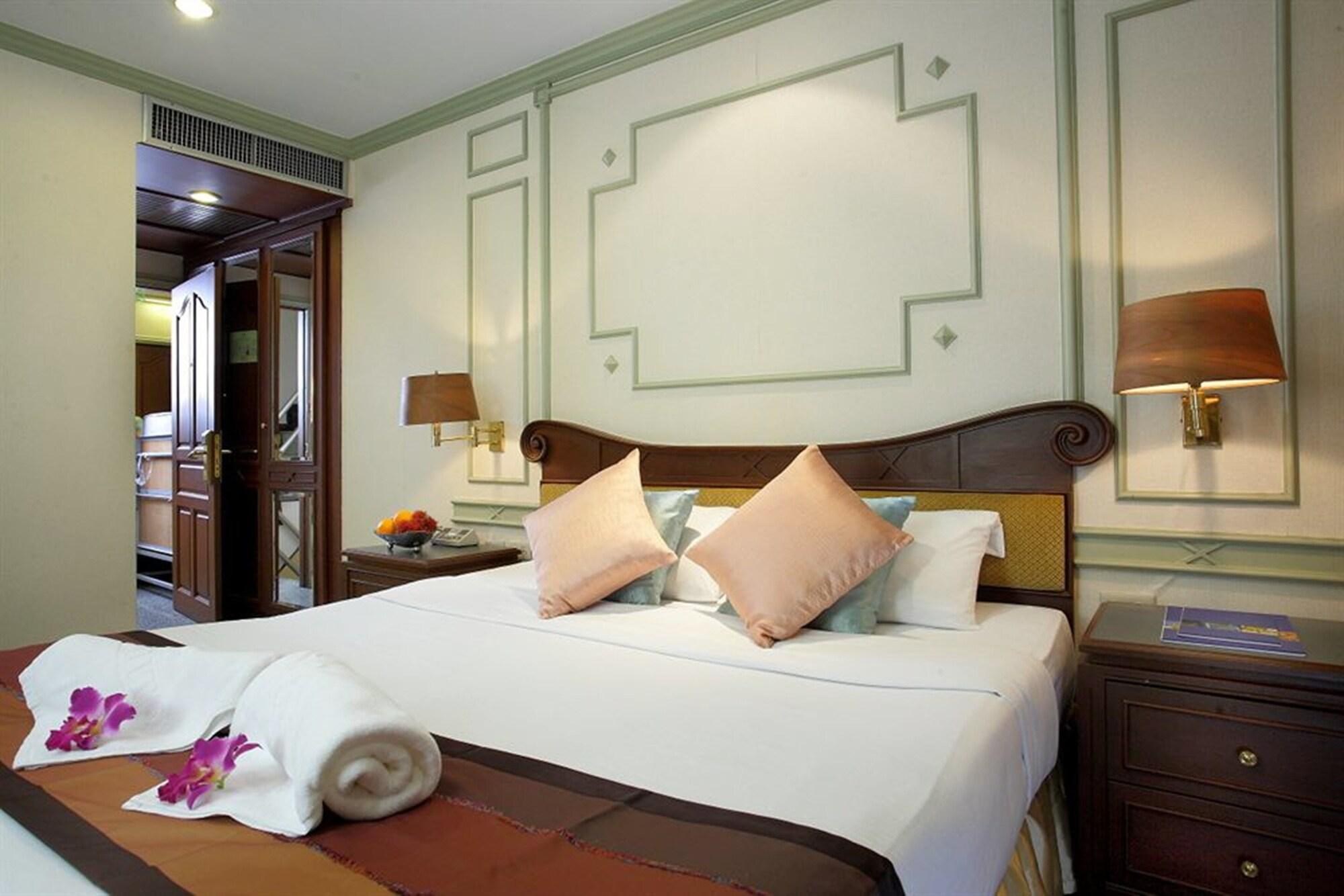 Majestic Suites Hotel Бангкок Экстерьер фото