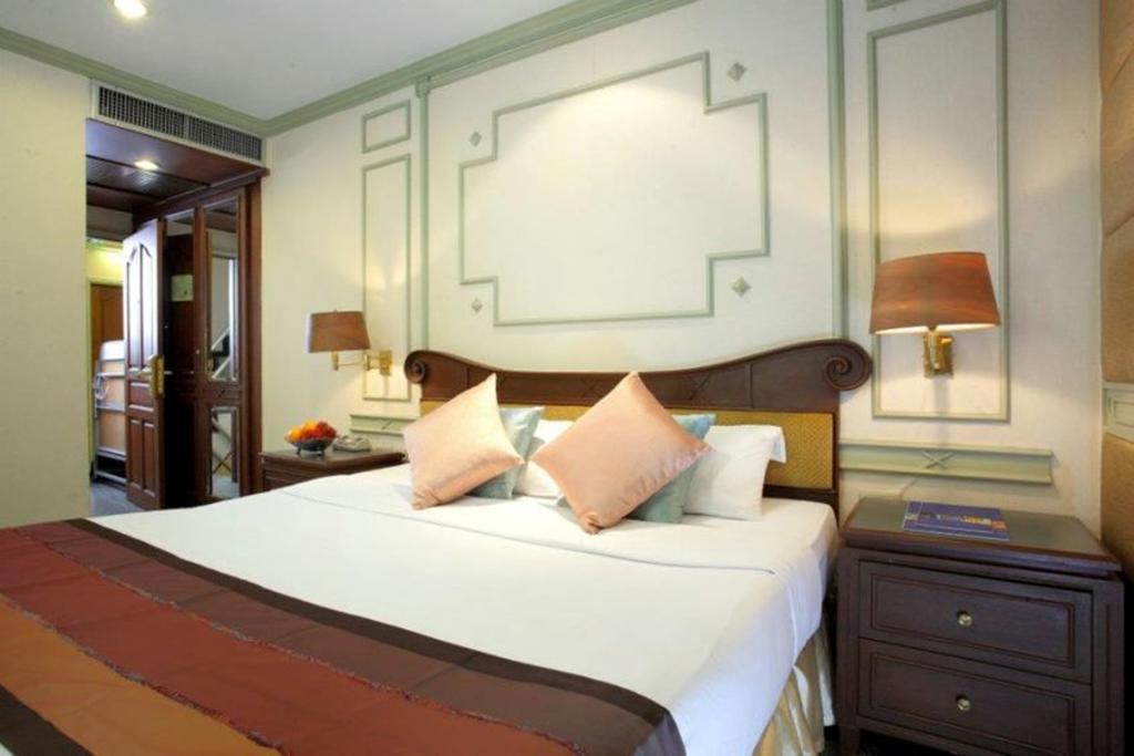 Majestic Suites Hotel Бангкок Экстерьер фото