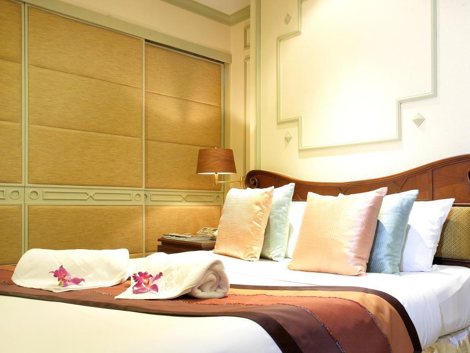 Majestic Suites Hotel Бангкок Экстерьер фото