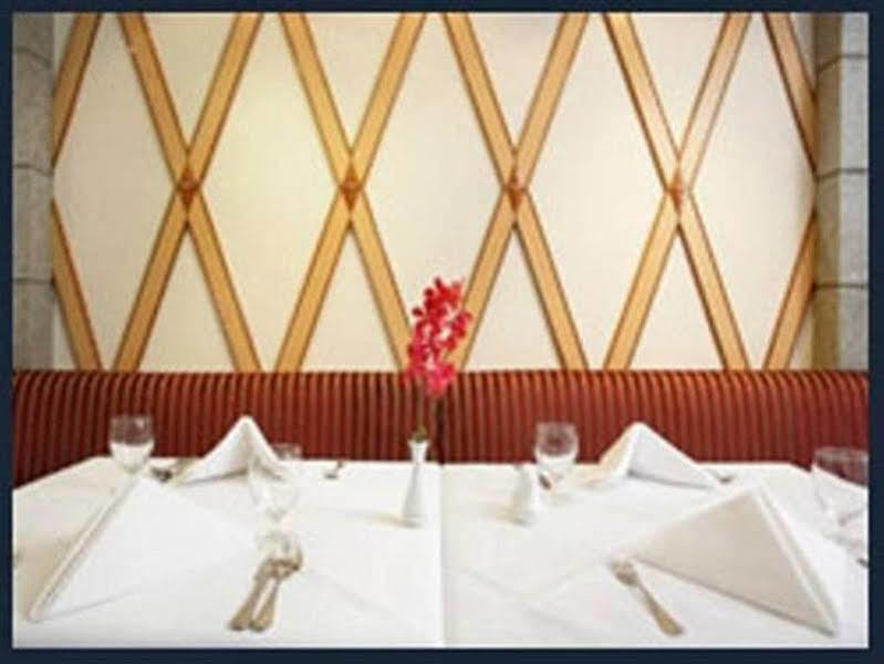 Majestic Suites Hotel Бангкок Экстерьер фото